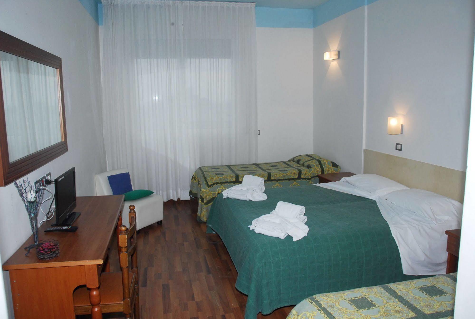 Hotel Golden Rimini Exterior foto