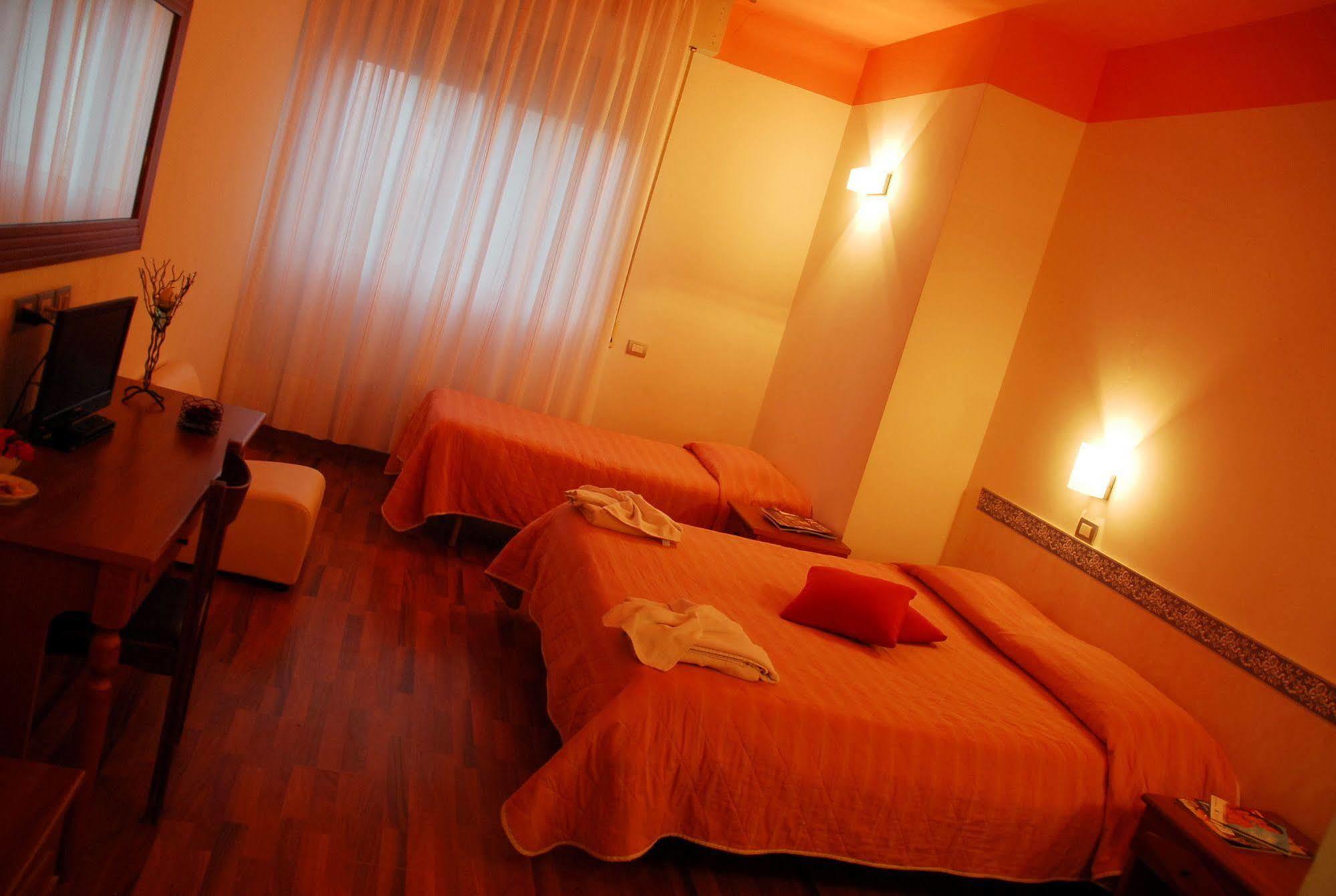 Hotel Golden Rimini Exterior foto